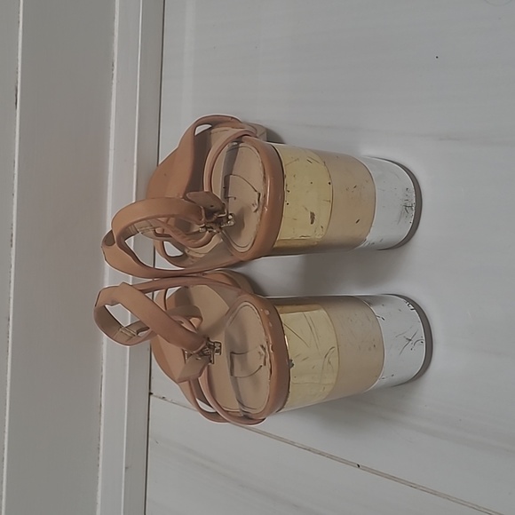 3/4inch Tan Heels with Thick Wedge and Vertical front strap size 7 - Picture 4 of 4